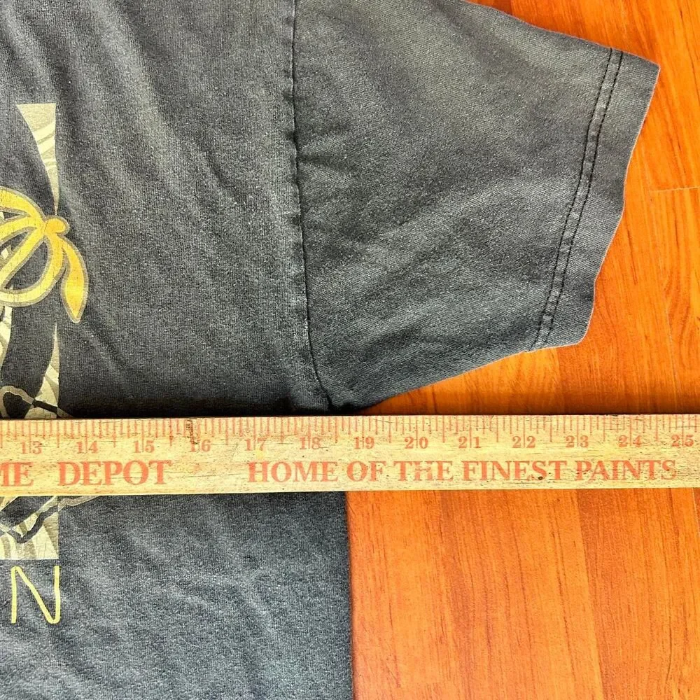 Vintage 90s Hawaiian Legends perfectly sunfaded black Y2K surf tee shirt